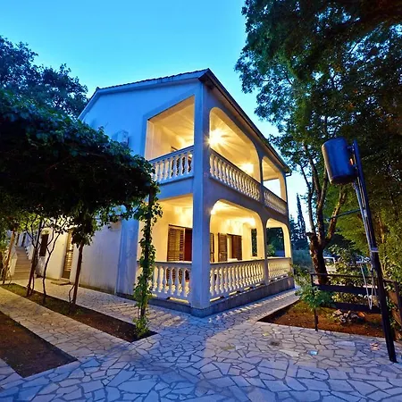 Apartment Karmelic *