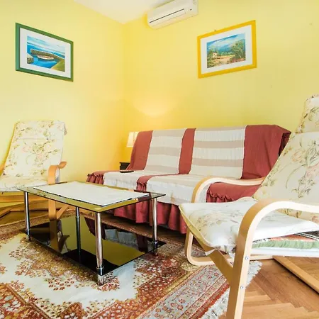 Karmelic Apartment