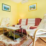 Karmelic Apartment