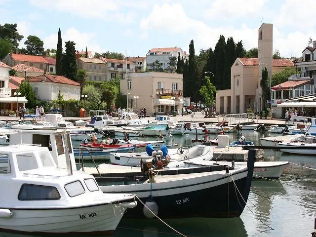 アパート Karmelic *