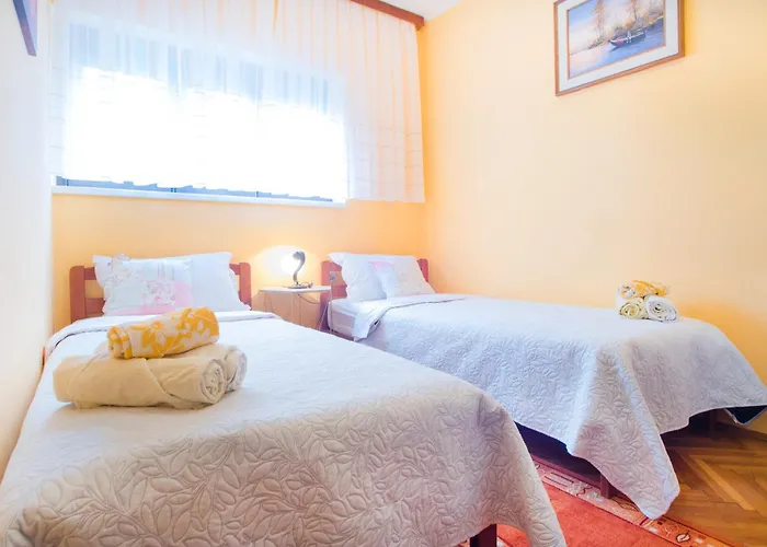 アパート Karmelic